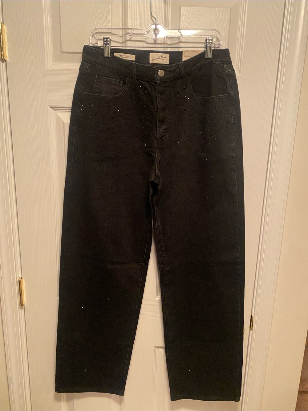 Universal Thread Black Women’s 90s Baggy Jeans with Subtle Stud Detailing…size 8
